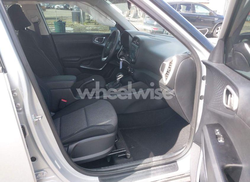 Photo 5 of 2021 Kia Soul S (VIN KNDJ23AU0M7747371)