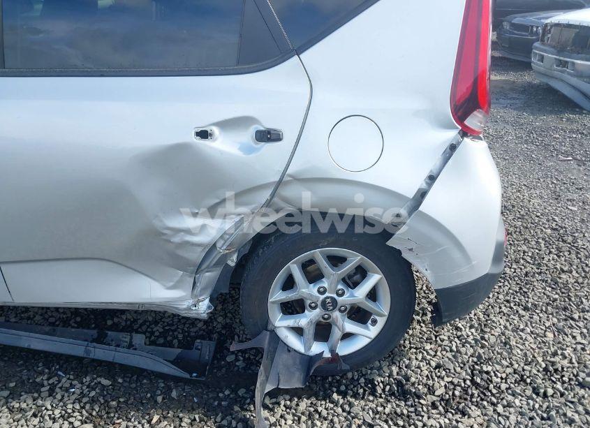 Photo 6 of 2021 Kia Soul S (VIN KNDJ23AU0M7747371)
