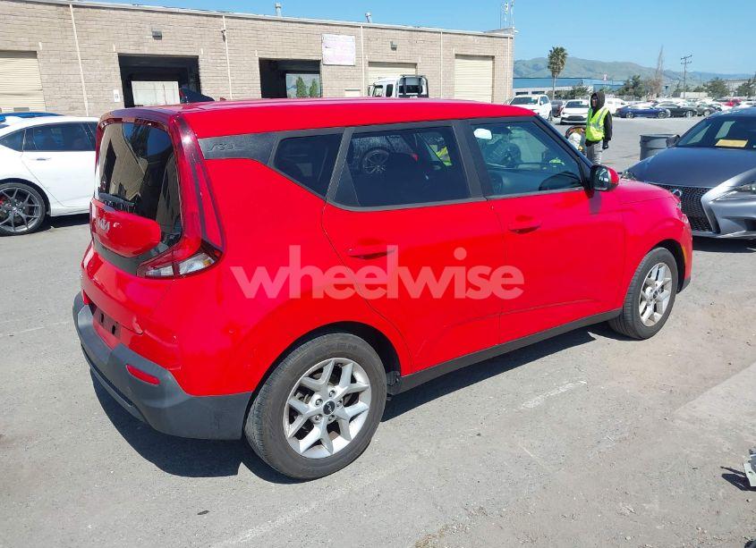 Photo 4 of 2022 Kia Soul LX (VIN KNDJ23AU0N7182606)