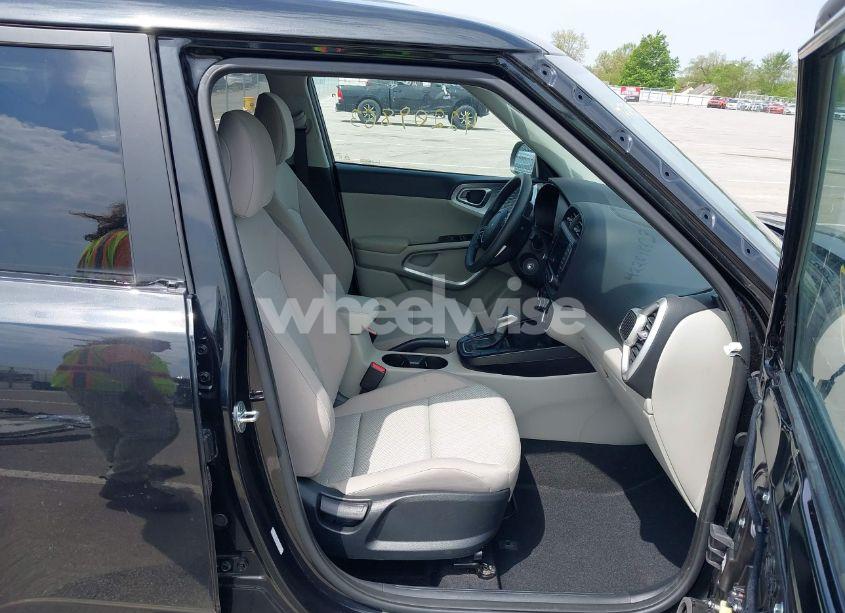 Photo 5 of 2023 Kia Soul LX (VIN KNDJ23AU0P7843263)