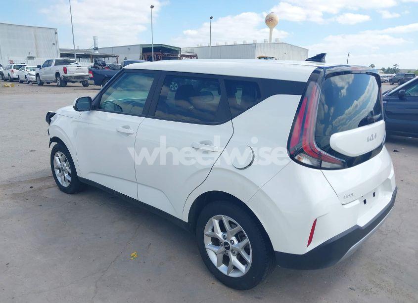 Photo 3 of 2023 Kia Soul LX (VIN KNDJ23AU0P7861374)