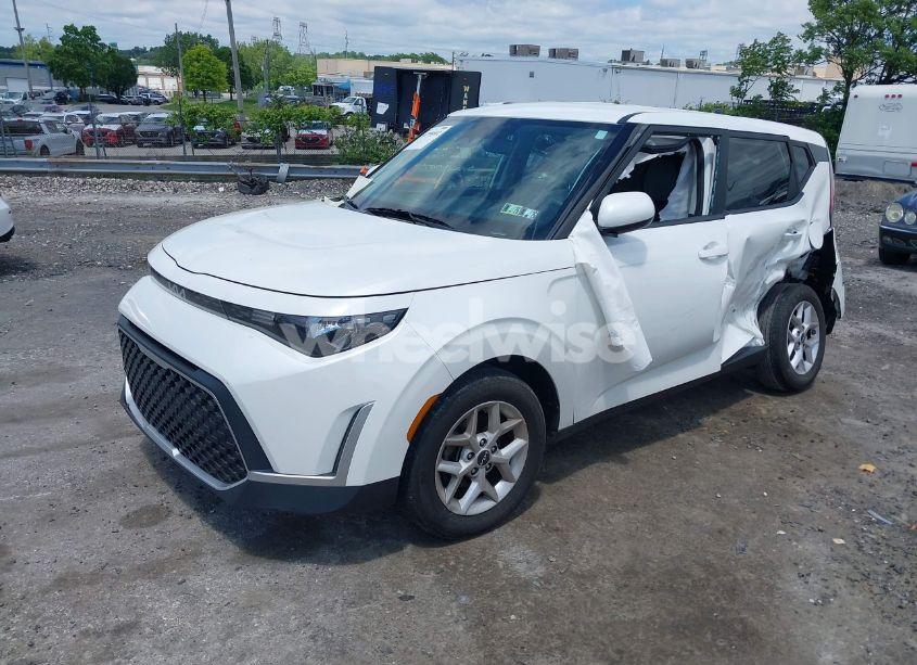 Photo 2 of 2023 Kia Soul LX (VIN KNDJ23AU0P7864114)