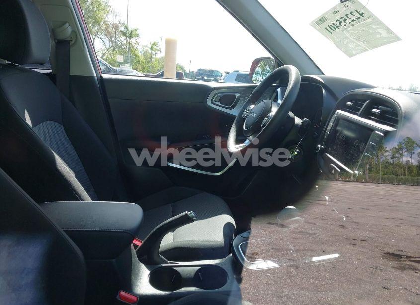 Photo 5 of 2025 Kia Soul LX (VIN KNDJ23AU0S7245537)