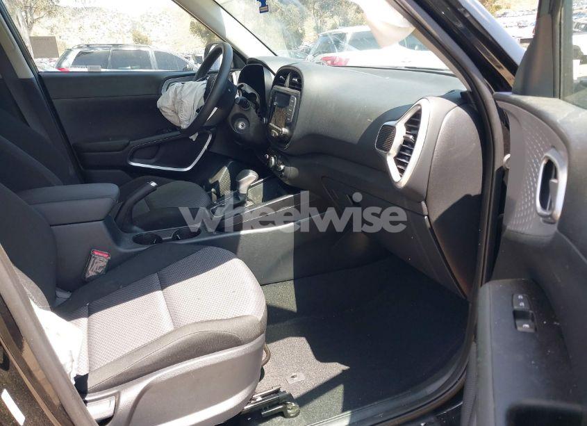 Photo 5 of 2025 Kia Soul LX (VIN KNDJ23AU0S7927656)