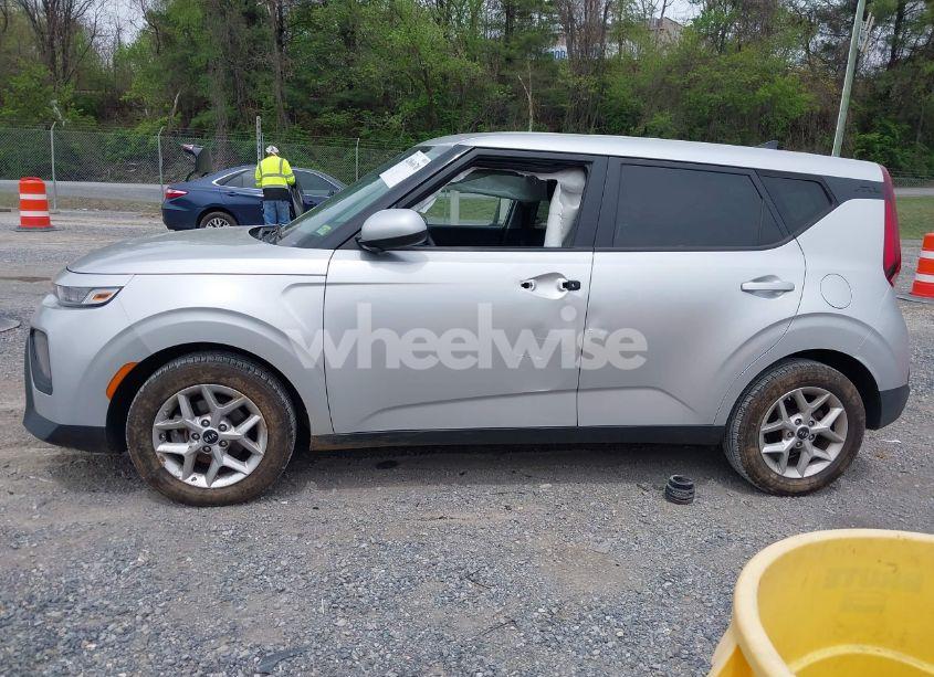 Photo 14 of 2021 Kia Soul S (VIN KNDJ23AU1M7737755)
