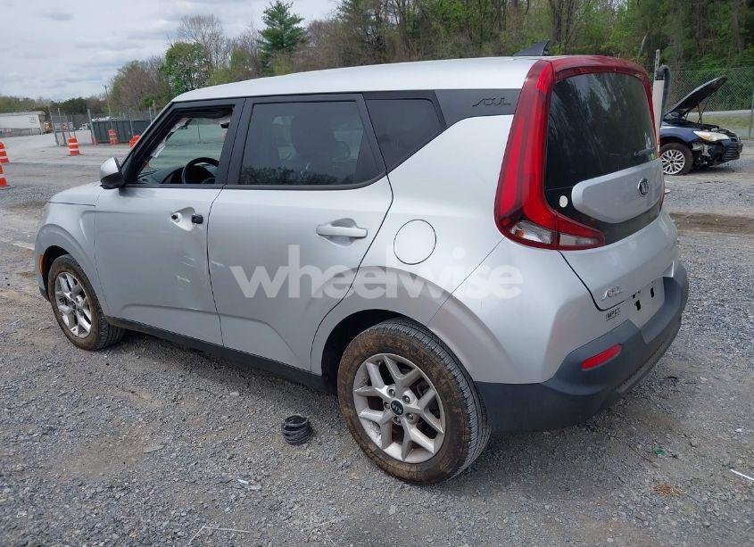 Photo 3 of 2021 Kia Soul S (VIN KNDJ23AU1M7737755)