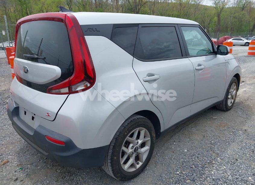 Photo 4 of 2021 Kia Soul S (VIN KNDJ23AU1M7737755)