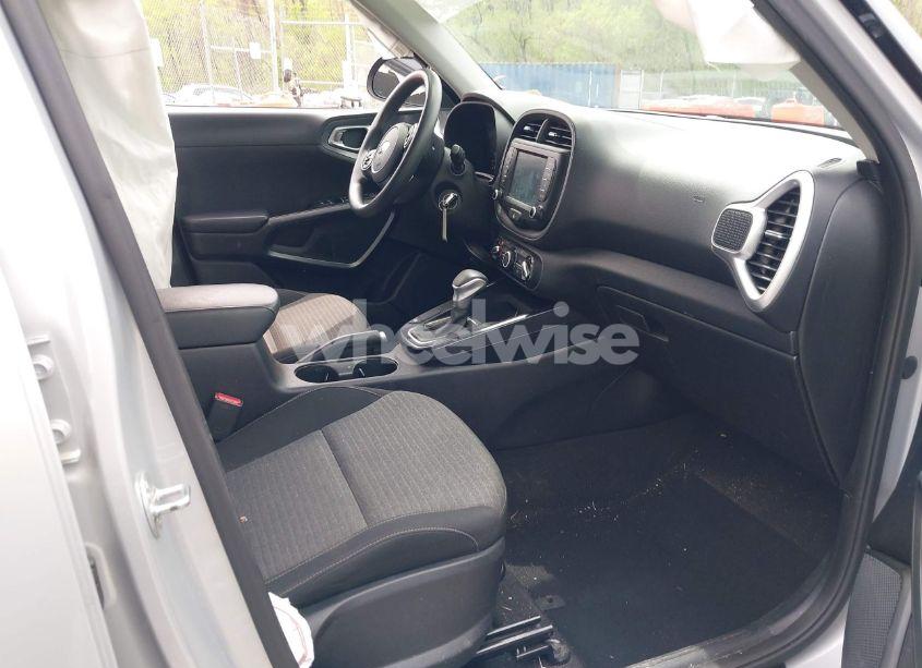 Photo 5 of 2021 Kia Soul S (VIN KNDJ23AU1M7737755)