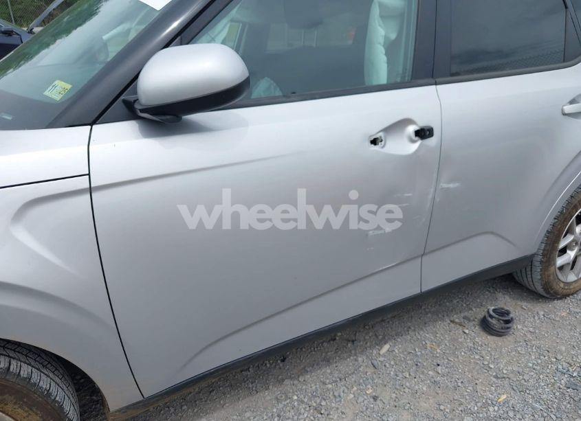 Photo 6 of 2021 Kia Soul S (VIN KNDJ23AU1M7737755)