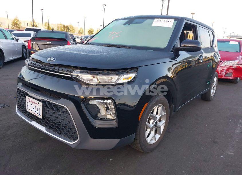 Photo 2 of 2021 Kia Soul S (VIN KNDJ23AU1M7758301)