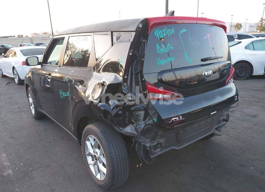 Photo 3 of 2021 Kia Soul S (VIN KNDJ23AU1M7758301)
