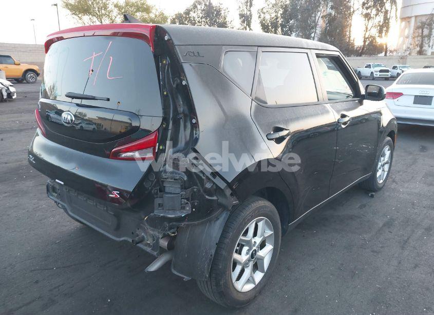 Photo 4 of 2021 Kia Soul S (VIN KNDJ23AU1M7758301)