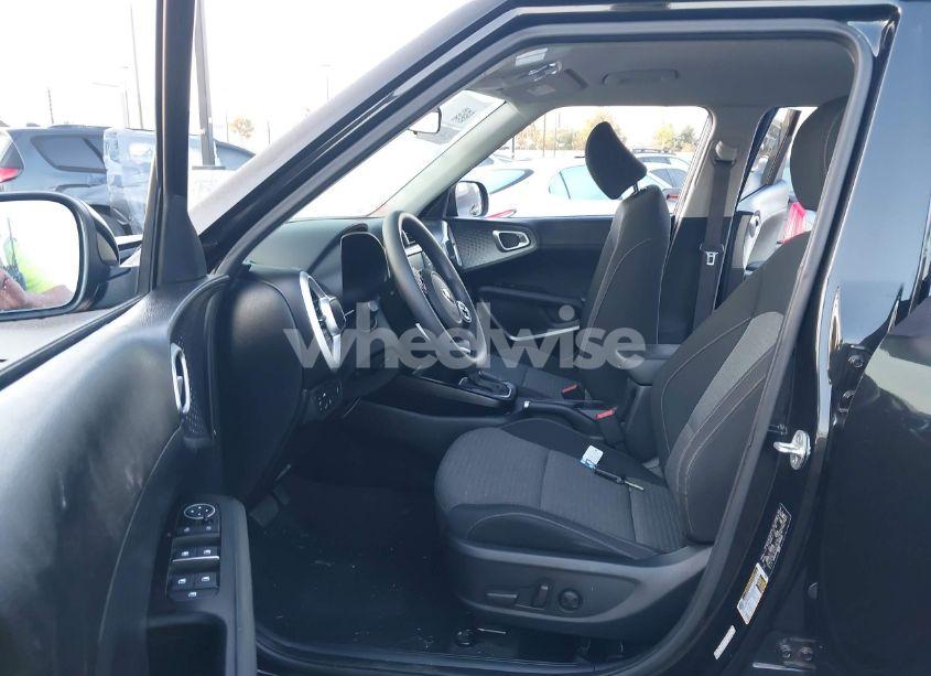 Photo 5 of 2021 Kia Soul S (VIN KNDJ23AU1M7758301)