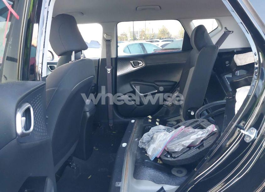 Photo 8 of 2021 Kia Soul S (VIN KNDJ23AU1M7758301)