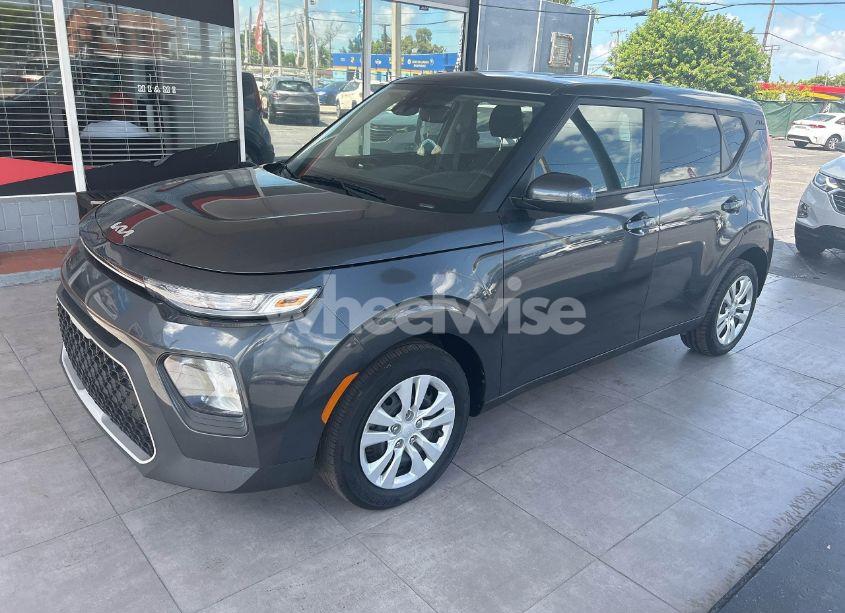 Photo 2 of 2021 Kia Soul S (VIN KNDJ23AU1M7796062)