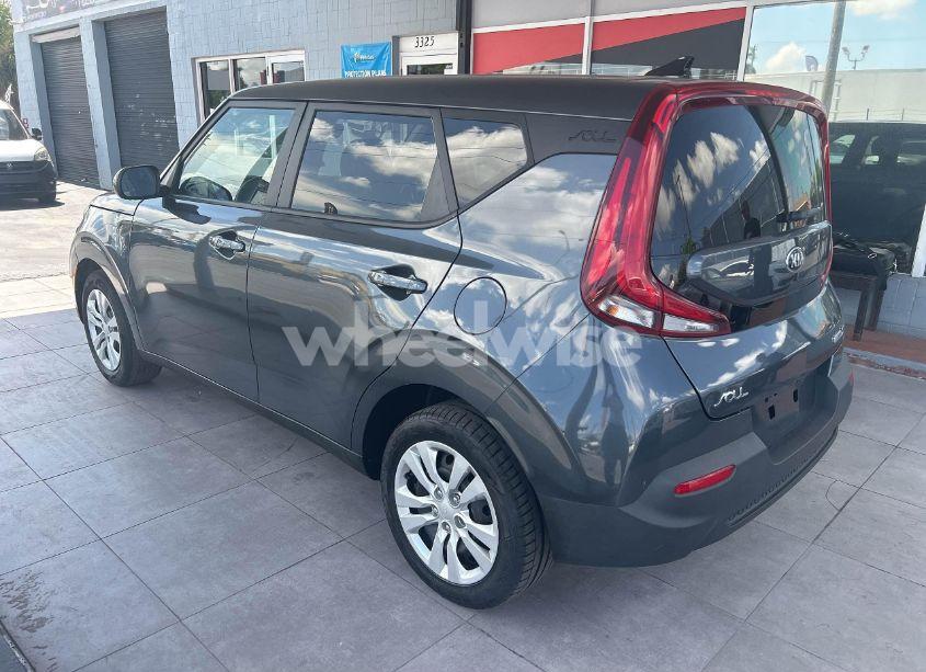 Photo 3 of 2021 Kia Soul S (VIN KNDJ23AU1M7796062)