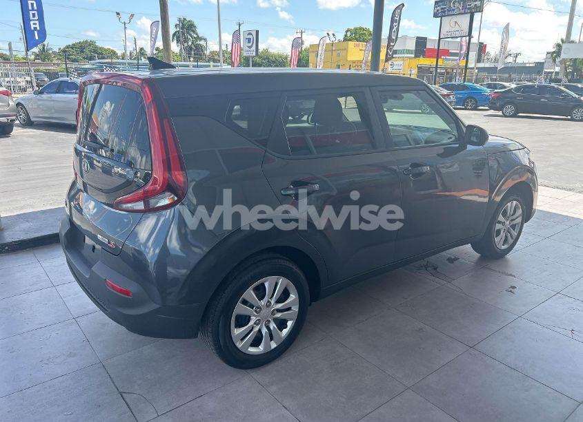 Photo 4 of 2021 Kia Soul S (VIN KNDJ23AU1M7796062)