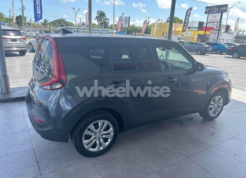 Photo 6 of 2021 Kia Soul S (VIN KNDJ23AU1M7796062)