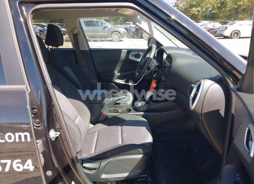 Photo 5 of 2023 Kia Soul LX (VIN KNDJ23AU1P7838752)