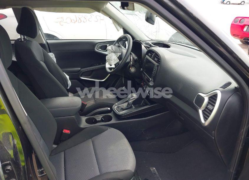 Photo 5 of 2023 Kia Soul LX (VIN KNDJ23AU1P7840047)