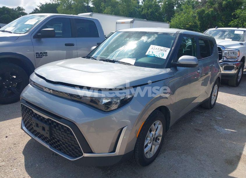 Photo 2 of 2023 Kia Soul LX (VIN KNDJ23AU1P7876336)
