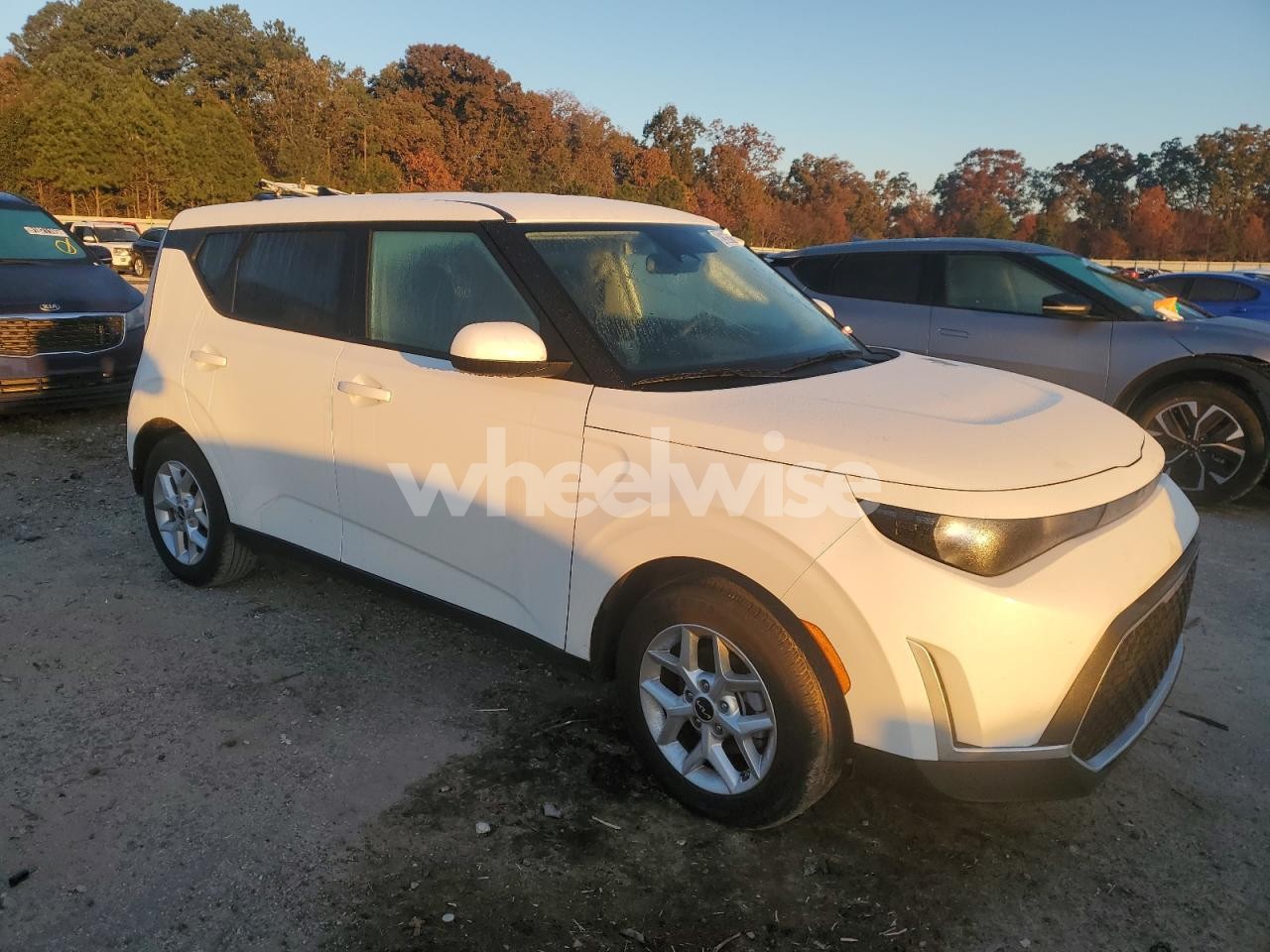 Photo 4 of 2025 KIA SOUL LX (VIN KNDJ23AU1S7948807)