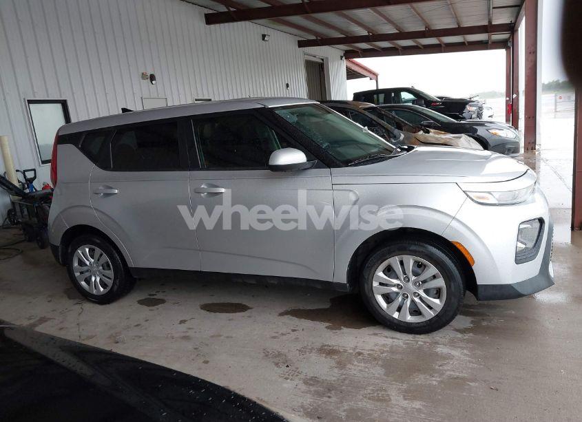 Photo 13 of 2020 Kia Soul LX (VIN KNDJ23AU2L7083220)