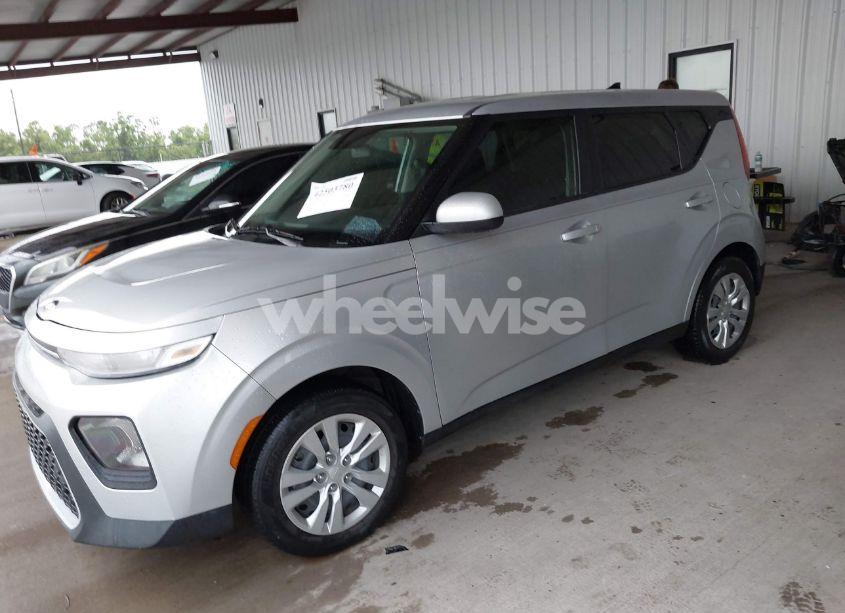 Photo 2 of 2020 Kia Soul LX (VIN KNDJ23AU2L7083220)