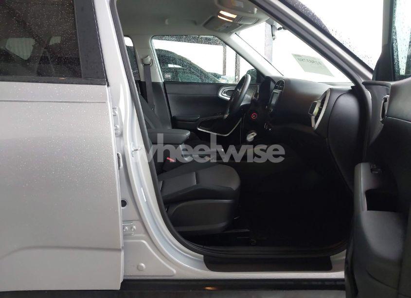 Photo 5 of 2020 Kia Soul LX (VIN KNDJ23AU2L7083220)