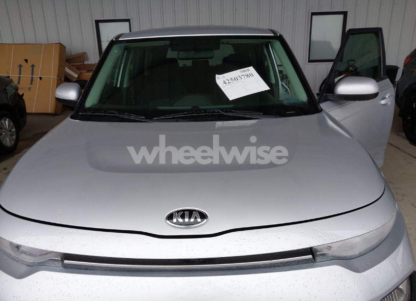 Photo 6 of 2020 Kia Soul LX (VIN KNDJ23AU2L7083220)