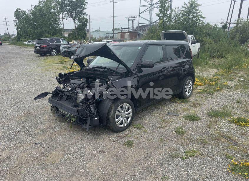 Photo 2 of 2020 Kia Soul LX (VIN KNDJ23AU2L7725161)