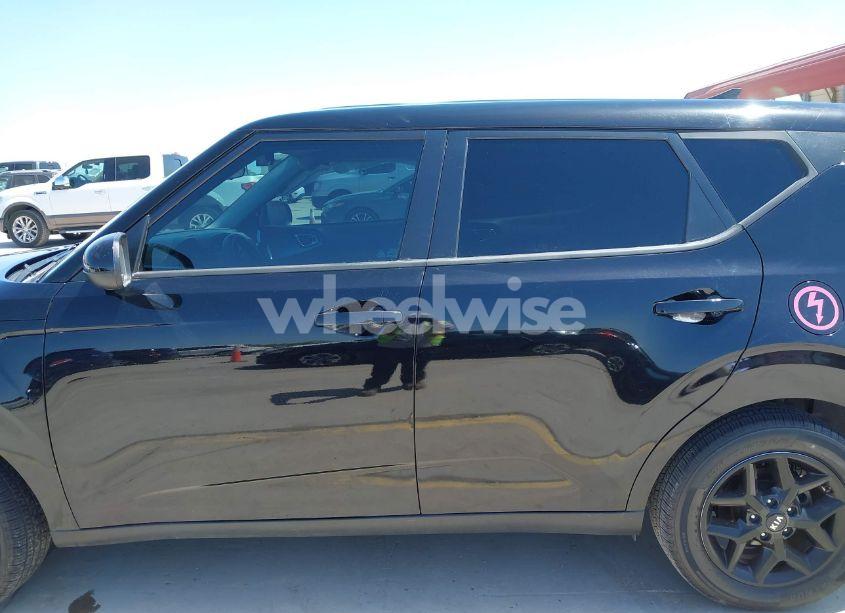 Photo 14 of 2021 Kia Soul S (VIN KNDJ23AU2M7129615)