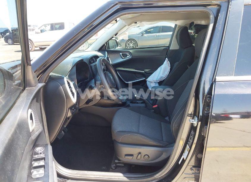 Photo 5 of 2021 Kia Soul S (VIN KNDJ23AU2M7129615)