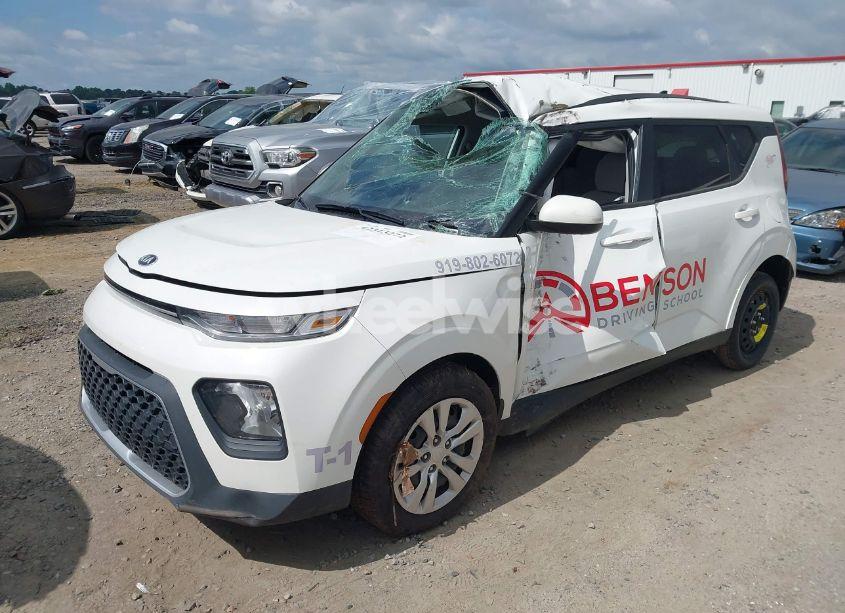 Photo 2 of 2021 Kia Soul LX (VIN KNDJ23AU2M7143241)