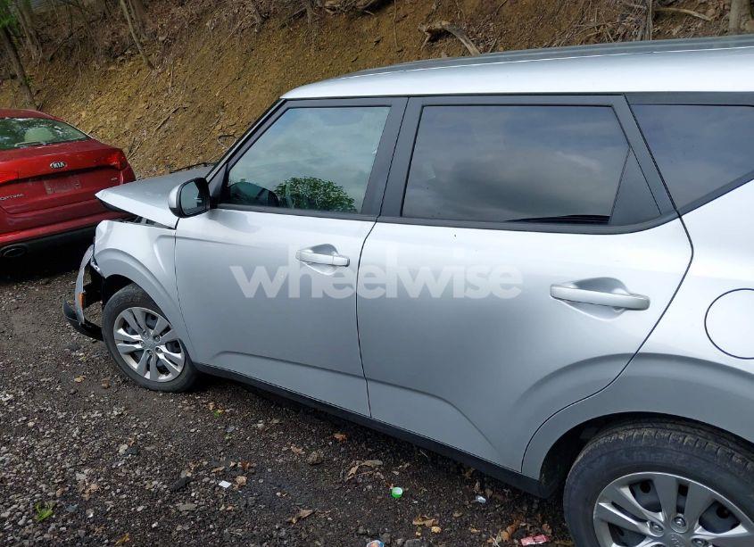 Photo 15 of 2021 Kia Soul LX (VIN KNDJ23AU2M7739658)
