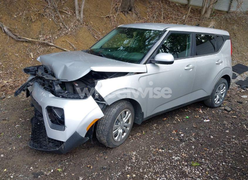 Photo 2 of 2021 Kia Soul LX (VIN KNDJ23AU2M7739658)