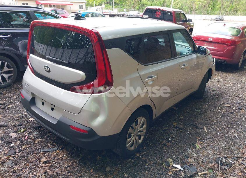 Photo 4 of 2021 Kia Soul LX (VIN KNDJ23AU2M7739658)