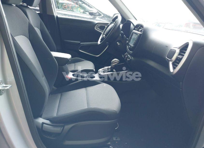 Photo 5 of 2021 Kia Soul LX (VIN KNDJ23AU2M7739658)