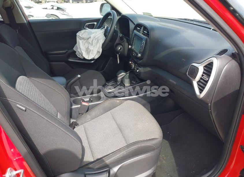 Photo 5 of 2021 Kia Soul S (VIN KNDJ23AU2M7769548)