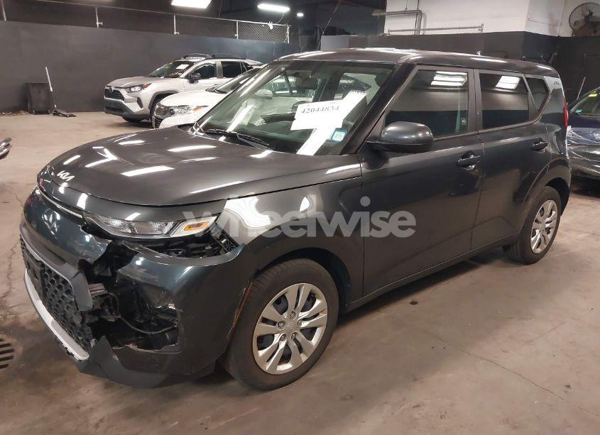 Photo 2 of 2022 Kia Soul LX (VIN KNDJ23AU2N7799053)