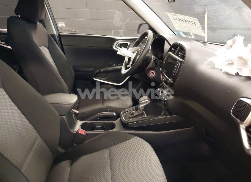 Photo 5 of 2022 Kia Soul LX (VIN KNDJ23AU2N7799053)