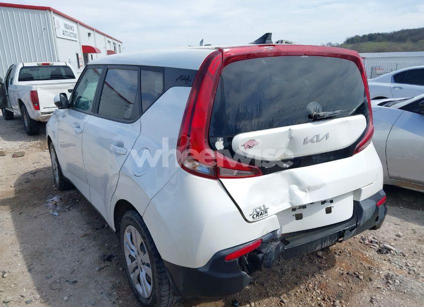Photo 3 of 2022 Kia Soul LX (VIN KNDJ23AU2N7831659)