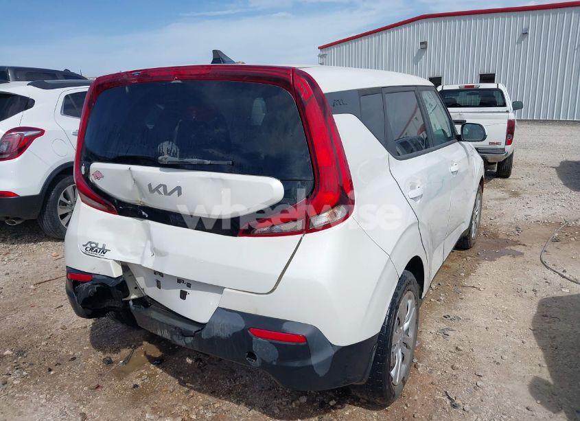 Photo 4 of 2022 Kia Soul LX (VIN KNDJ23AU2N7831659)