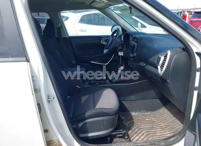 Photo 5 of 2022 Kia Soul LX (VIN KNDJ23AU2N7831659)