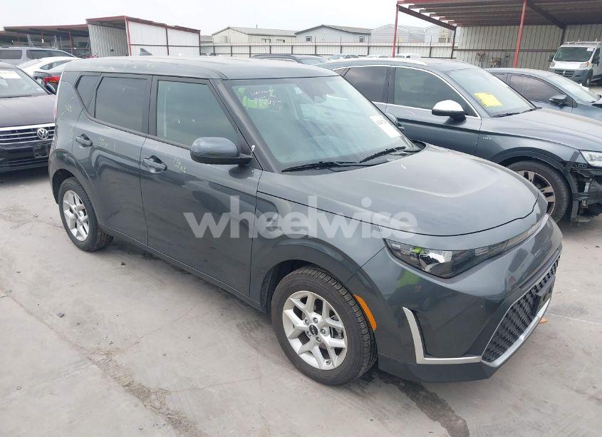 2024 Kia Soul LX (VIN KNDJ23AU2R7898770) main photo