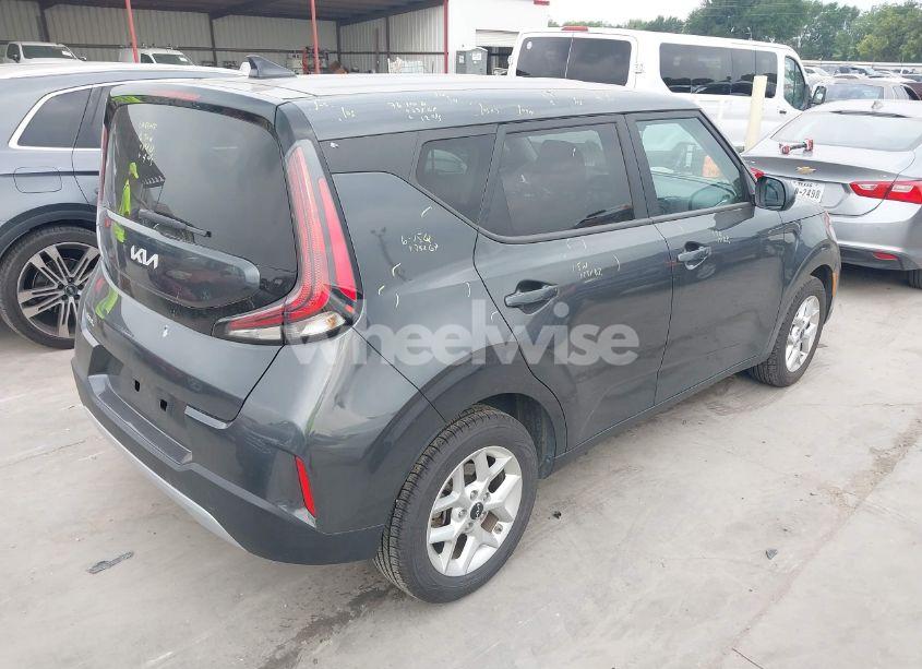 Photo 4 of 2024 Kia Soul LX (VIN KNDJ23AU2R7898770)