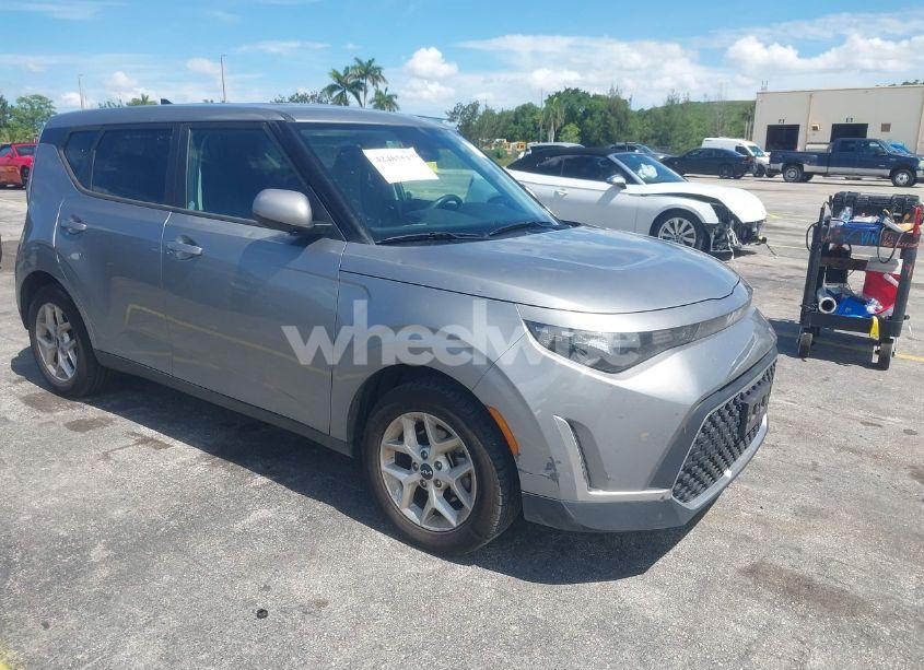 2024 Kia Soul LX (VIN KNDJ23AU2R7910769) main photo