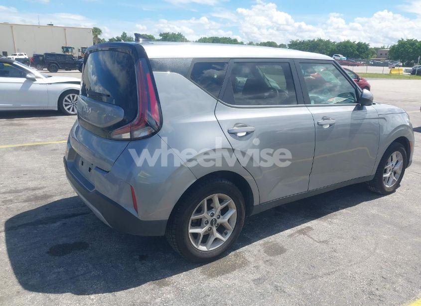 Photo 4 of 2024 Kia Soul LX (VIN KNDJ23AU2R7910769)