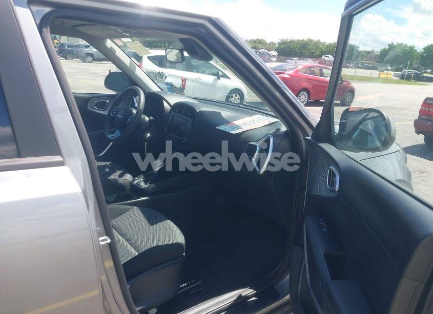 Photo 5 of 2024 Kia Soul LX (VIN KNDJ23AU2R7910769)