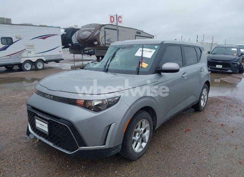 Photo 2 of 2025 Kia Soul LX (VIN KNDJ23AU2S7923821)